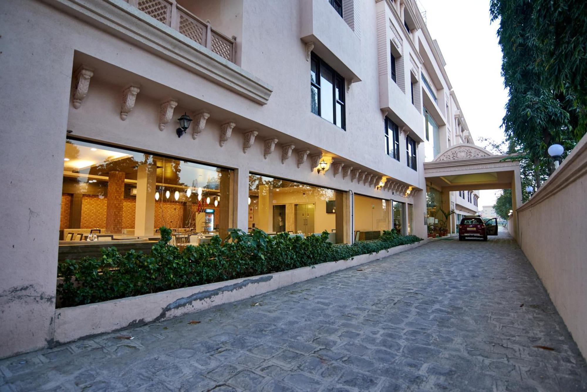 Jc Castle Shirdi Exterior foto