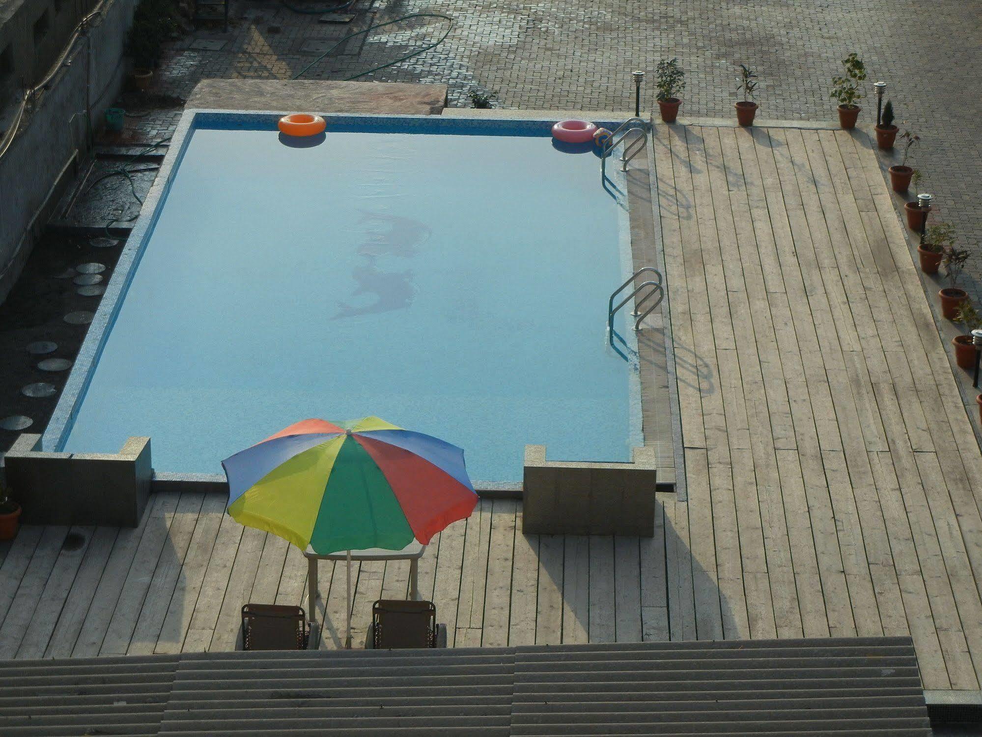 Jc Castle Shirdi Exterior foto